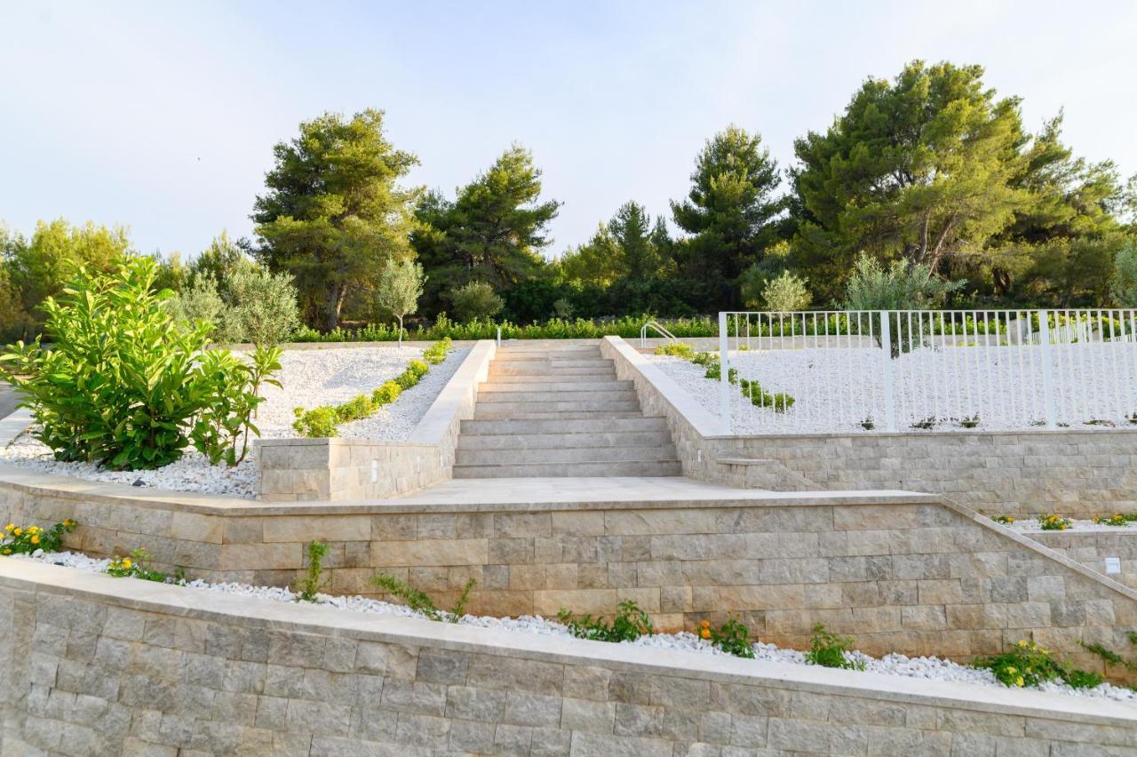 Malo More Resort Arbanija エクステリア 写真