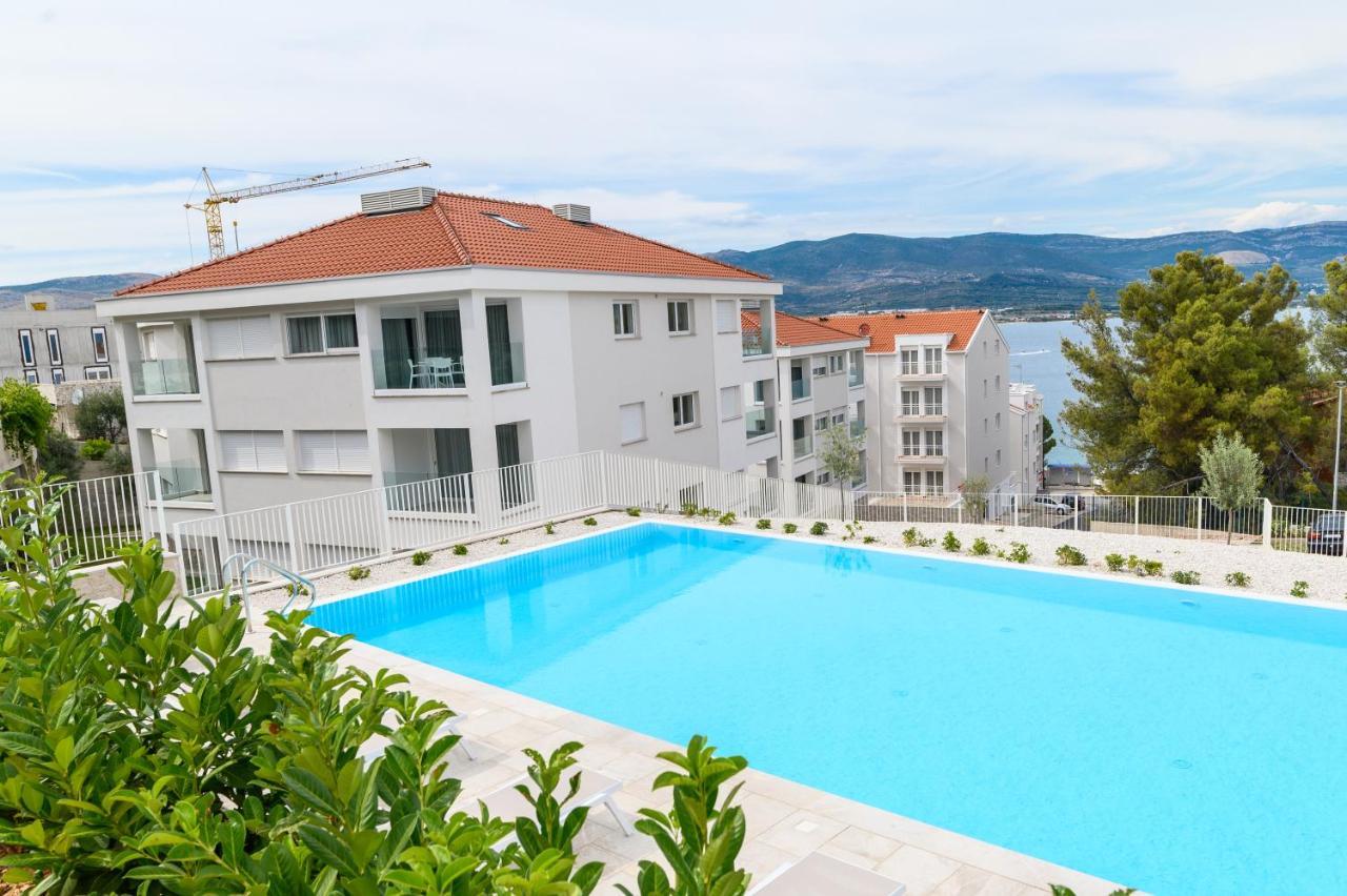 Malo More Resort Arbanija エクステリア 写真