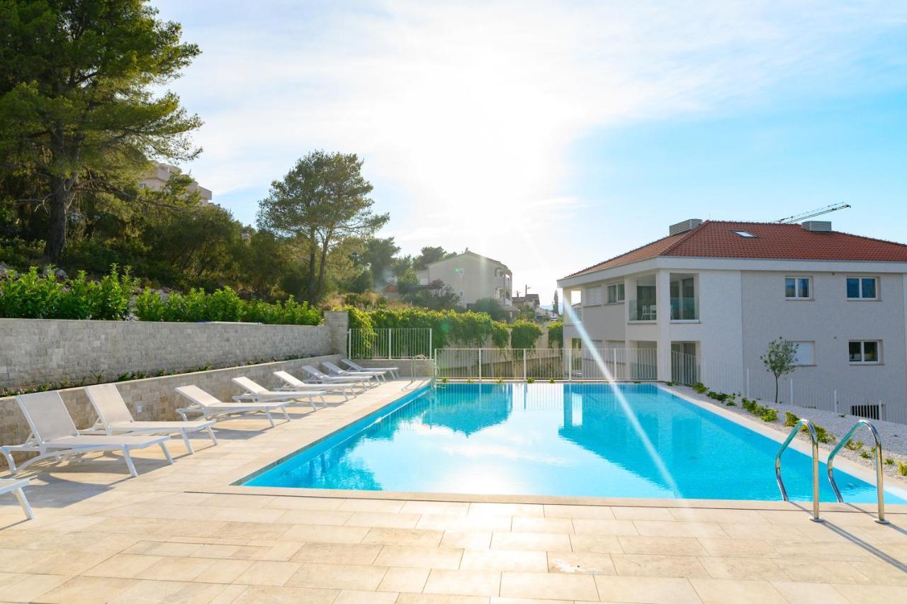 Malo More Resort Arbanija エクステリア 写真