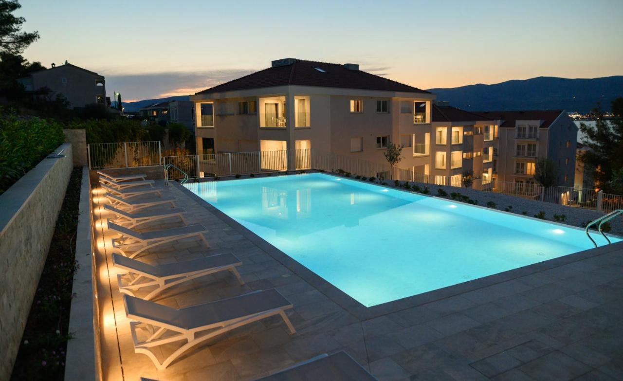 Malo More Resort Arbanija エクステリア 写真