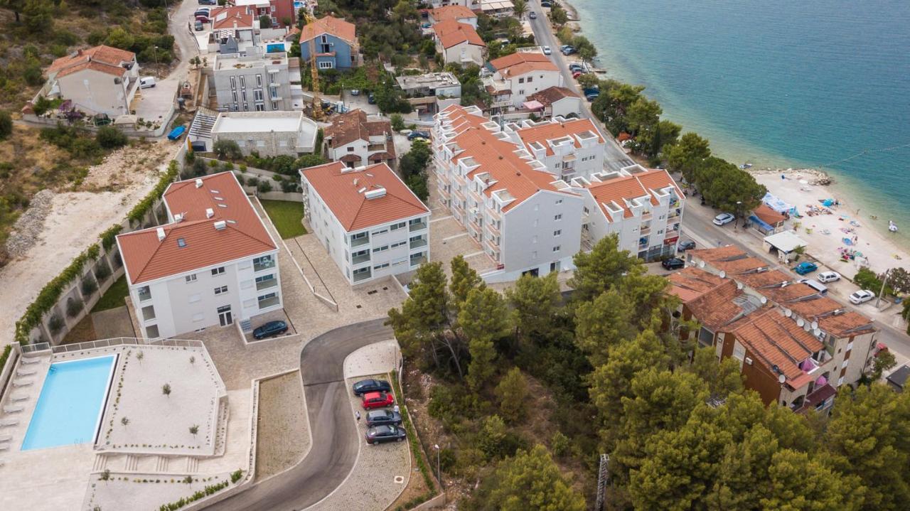 Malo More Resort Arbanija エクステリア 写真