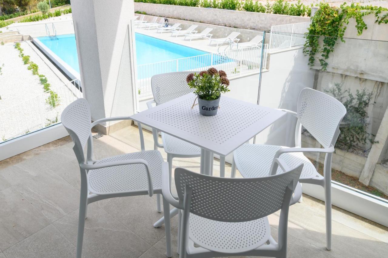 Malo More Resort Arbanija エクステリア 写真