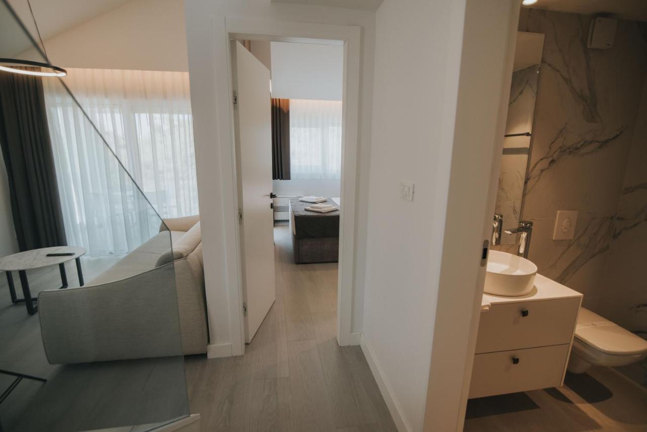 Malo More Resort Arbanija エクステリア 写真