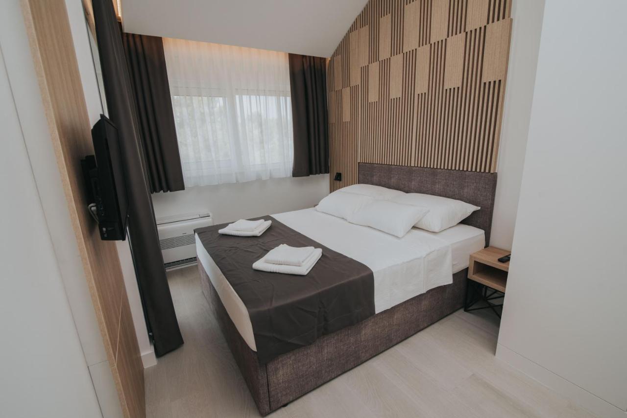 Malo More Resort Arbanija エクステリア 写真