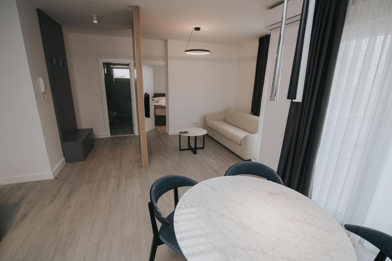 Malo More Resort Arbanija エクステリア 写真