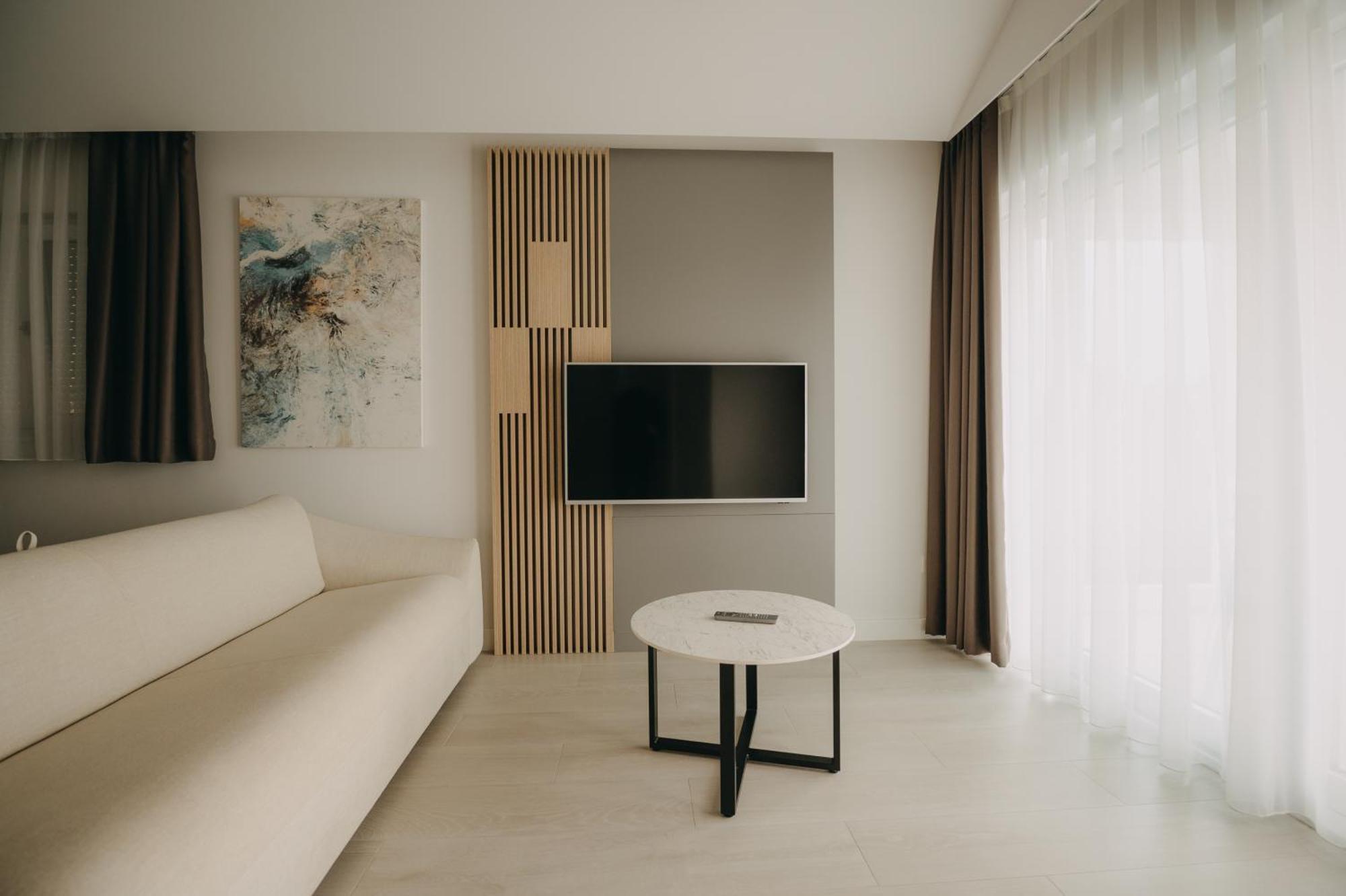 Malo More Resort Arbanija エクステリア 写真