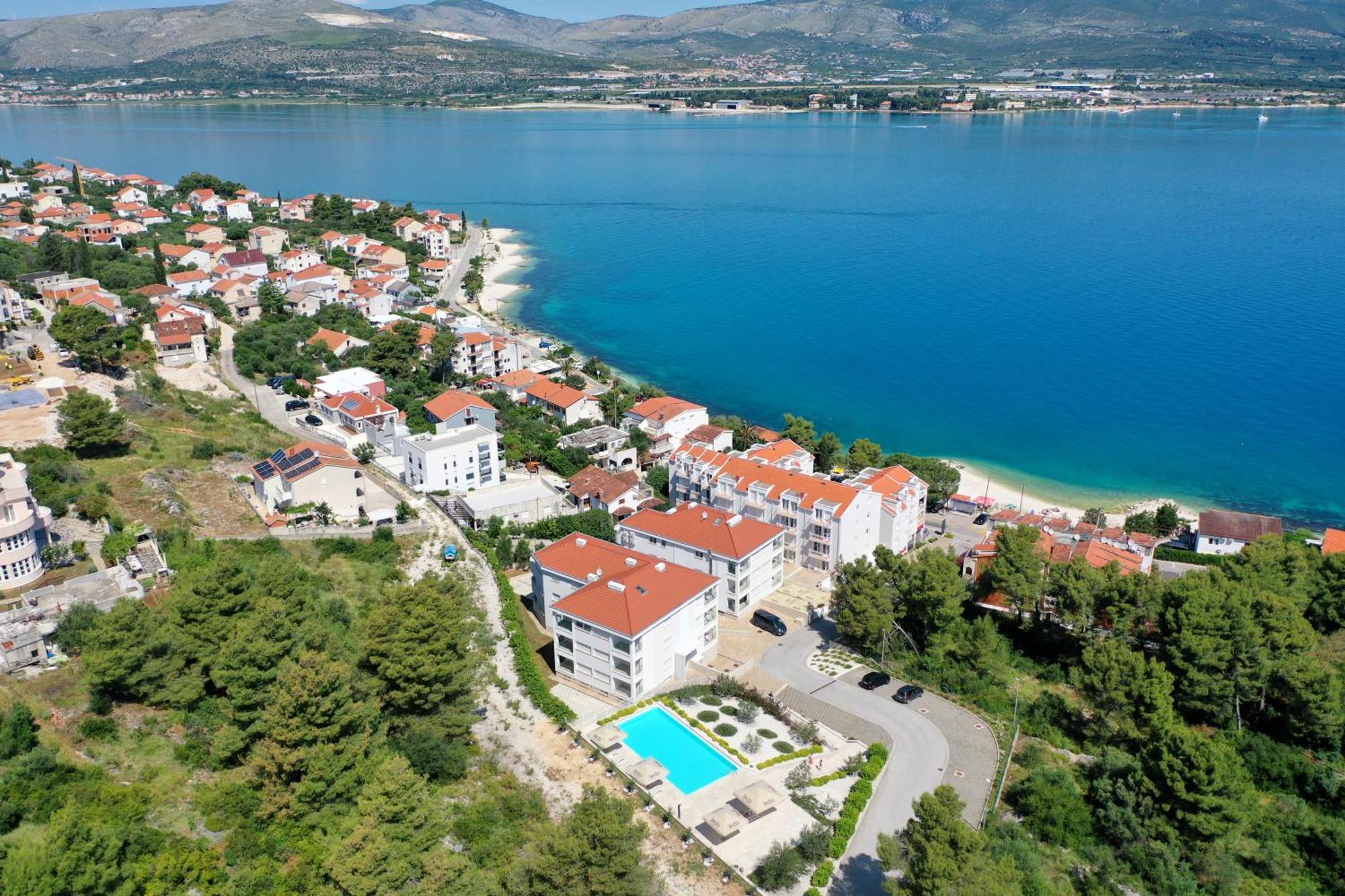 Malo More Resort Arbanija エクステリア 写真